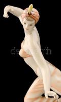 Hollóházi táncosnő, kézzel festett, jelzett, apró kopásnyomokkal, m: 24,5 cm