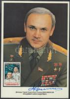 Vlagyimir Dzsanibekov (1942- ) szovjet űrhajós aláírása őt magát ábrázoló bélyegzett fotólapon /  Signature of Vladimir Dzhanibekov (1942- ) Soviet astronaut on photograph with stamp