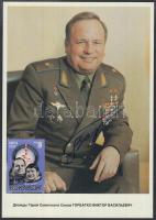 Viktor Gorbatko (1934- ) szovjet űrhajós aláírása őt magát ábrázoló bélyegzett fotólapon /  Signature of Viktor Gorbatko (1934- ) Soviet astronaut on photograph with stamp