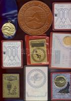 Hagyaték tétel 1970-80-as évek sportérmek, plakettek, bronz, alu, többsége szalaggal, összesen 82db + pár szalag