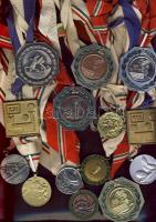 Hagyaték tétel 1970-80-as évek sportérmek, plakettek, bronz, alu, többsége szalaggal, összesen 82db ...