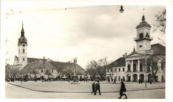 Zombor, Sombor; Szentháromság tér, városháza, plébánia templom