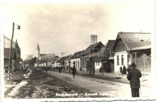 Bánffyhunyad, Huedin; Kossuth Lajos utca, templom / street, church