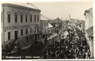 Bánffyhunyad, Huedin; Fő tér, Szálloda a Tigrishez / main square, hotel, automobile