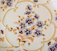 Zsolnay búzavirág mintás tál, kézzel festett, jelzett, hibátlan, eredeti dobozában, d:30 cm