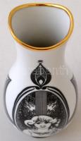 Hollóházi Jurcsák László által tervezett porcelán váza, matricás, apró kopásnyommal, jelzett, m: 18 ...