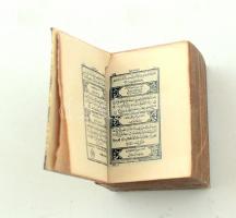 Al-Quran. Korán. Mikrokönyv, díszes aranyozott papírkötésben, jó állapotban