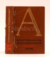 Bolgár Iván-Végh Oszkár: Könyvnyomtatás Magyarországon 1473-1702. Budapest, 1973, Kossuth Könyvkiadó,121 p. Számozott példány (1000/068). Kiadói aranyozott műbőr kötés, műanyag tokban, jó állapotban. A gerincén a műbőr kopottas.