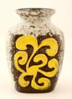 Dekoratív retró mázas kerámia váza, jelzett, kopásnyomokkal, m: 18 cm