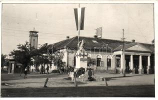 Újverbász, Verbász, Vrbas; Községháza, országzászló, tűzoltó torony / town hall, Hungarian national flag, fire station's tower, photo (fa)