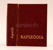 Bálint György: Rapszódia az íróasztal mellett. Budapest, 1976, Ifjúsági Lapkiadó Vállalat, 295 p. Kiadói műbőr kötésben. A gerincén a műbőr kopott.