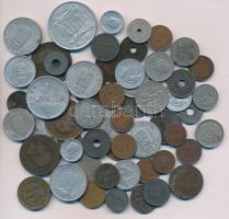 Vegyes, nagyrészt magyar pénzérme tétel ~195g súlyban, benne 1887KB 1kr Cu valamint 2db 1943. "...
