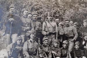 1911 Lajtabruck, Királyhida, magyar önkéntes katonák keményhátú tablókép / Bruck a. d. Leitha Hungar...