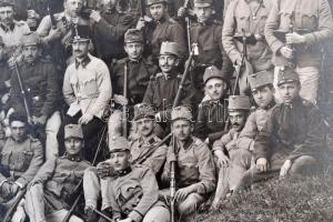 1911 Lajtabruck, Királyhida, magyar önkéntes katonák keményhátú tablókép / Bruck a. d. Leitha Hungar...