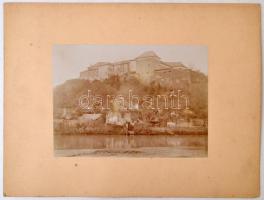1912 Az Ungvári vár házakkal. Nagyméretű keményhátú fotó kartonon / Ungvar castle large photo. Photo size 20x15 cm