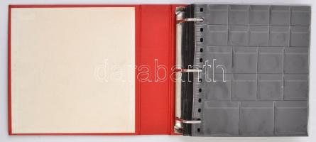 Használt, jó állapotú "PALMA" papucsos, gyűrűs érmeberakó 20 lappal, a lapokon különböző m...