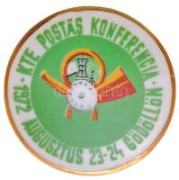 1972. "KTE Postás Konferencia - 1972. Augusztus 23-24. Gödöllőn" festett, jelzett Hollóházi jelvény (38mm) T:1