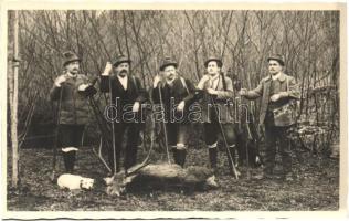 1902 Hunting party with hunted deer and hunters, photo