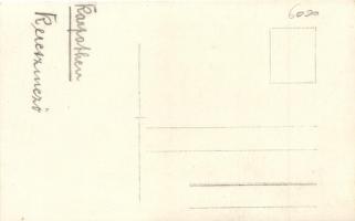 Kőrösmező, Yasinia; utca, katolikus templom, népviseletbe öltözött asszonyok katonákkal / street, ch...