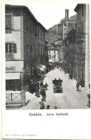 Gubbio, Corso Garibaldi, automobile