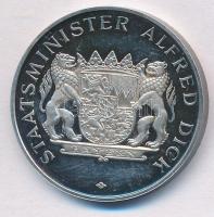 NSZK 1988. "Patrona Bavariae 1868-1988 / Alfred Dick" jelzett Ag emlékérem dísztokban (8g/...