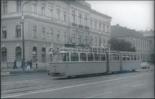 Linzbauer Tamás: Budapest, Az 1-es villamos, pecséttel jelzett fotó, 9x14 cm