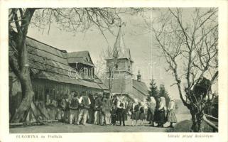 Podhale, Bukowina, Górale przed kosciolem / Highlanders in front of the church (cut)