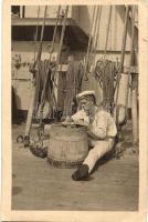 'Brief nach Hause' / levelet író matróz az SMS Szent István csatahajó fedélzetén / K. u. K. Kriegsmarine battleship, mariner on board, Phot. A. Hauger, Pola (kis szakadás / small tear)