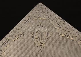 Ezüst doboz, Ag., cizellált, monogramos, nettó:76,3gr., jelzés nélkül,  6,5x6,5x1cm /Silver box, Ag,...