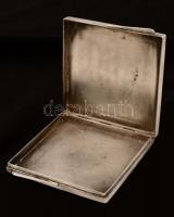 Ezüst doboz, Ag., cizellált, monogramos, nettó:76,3gr., jelzés nélkül,  6,5x6,5x1cm /Silver box, Ag,...
