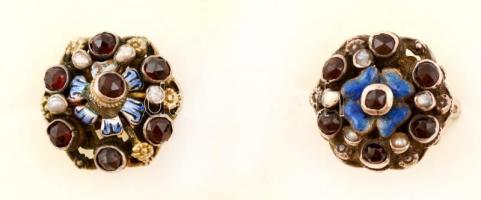 Kövekkel gazdagon díszített ezüst(Ag) gyűrű, 2 db, jelzés nélkül, méret: 50 és 51, br: 17,1 g