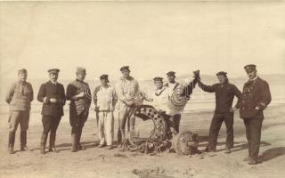 K. u. K. haditengerészek, tisztek csoportképe, ronccsal / K. u. K. mariners, officers with wreck, group photo