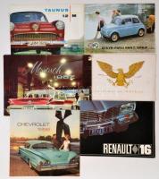 cca 1950-70 Különböző, leginkább amerikai személygépkocsik prospektusai, cca 20db, különböző méretbe...
