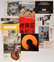 cca 1950-75 Vegyes nyomtatvány tétel, korabeli reklámkiadványok, művészetről, fotózásról, műszaki ci...