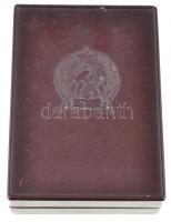 ~1950.  "Kiváló Dolgozó" zománcozott, Rákosi-címeres fém kitüntetés miniatűrrel, márványmi...