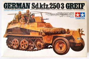 Tamiya márkájú Sd.kfz.250/3 Greif német katonai jármű modell, eredeti dobozában, hiánytalanul. / Original military vehicle modell.