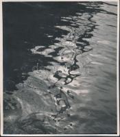 cca 1933 Kinszki Imre (1901-1945) pecséttel jelzett, aláírt vintage fotóművészeti alkotása, 14,5x13 cm