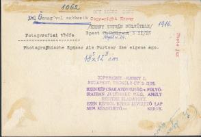 1916 Fotográfiai tréfa, önmagával sakkozik Kerny István (1879-1963), pecséttel jelzett vintage fotóm...