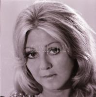 cca 1972 Halász Judit színésznőről készült 4 db eredeti negatív és ezekről készített vintage, kontak...