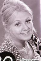 cca 1972 Halász Judit színésznőről készült 4 db eredeti negatív és ezekről készített vintage, kontak...