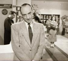 Állami áruház című film 18 jelenetéről készült repró negatív, ezekről készültek a mozik előterében k...