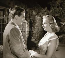 Állami áruház című film 18 jelenetéről készült repró negatív, ezekről készültek a mozik előterében k...