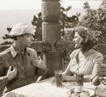 Állami áruház című film 18 jelenetéről készült repró negatív, ezekről készültek a mozik előterében k...