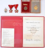 ~1960. Rendőrtiszti Főiskola" zománcozott jelvény + 1966. "Szocialista Hazáért Érdemrend" mellszalaggal (2x) (egyik középrésze mozog) egy adományozói okirattal + 1978-1979. "Szocialista Népköztársaság Bajnokságai" aranyozott Br és Br sérült díjérmek tokban T:2,2-