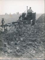 cca 1940 Korschelt Miklós (1900-1982): Tavaszi szántás, 2 db feliratozott vintage fotóművészeti alko...