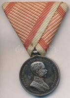 1914. "II. osztályú Ezüst Vitézségi Érem" Ag kitüntetés, fémjellel a peremen, mellszalaggal. Szign.: Tautenhayn T:2 patina Hungary 1914. "Silver Gallantry Medal, 2nd Class" Ag decoration, on the edge, with ribbon. Sign.: Tautenhayn C:XF patina NMK 133.