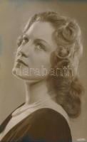 cca 1940 Angelo (1894-1974) vintage portréja a magyar színésznőkről készített sorozatából, pecséttel jelzett, 24x15 cm