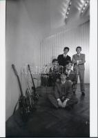 cca 1963 Metro együttes, 3 db korabeli negatívról készült mai nagyítás, 13x18 cm