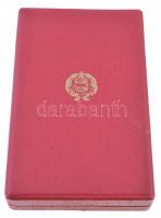 1954. "A Munka Vörös Zászló Érdemrendje" aranyozott, zománcozott Br kitüntetés mellszalago...