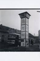 cca 1969 Budapest, a 18A jelzésű autóbusz megállójában, 3 db korabeli negatívról készült modern nagy...